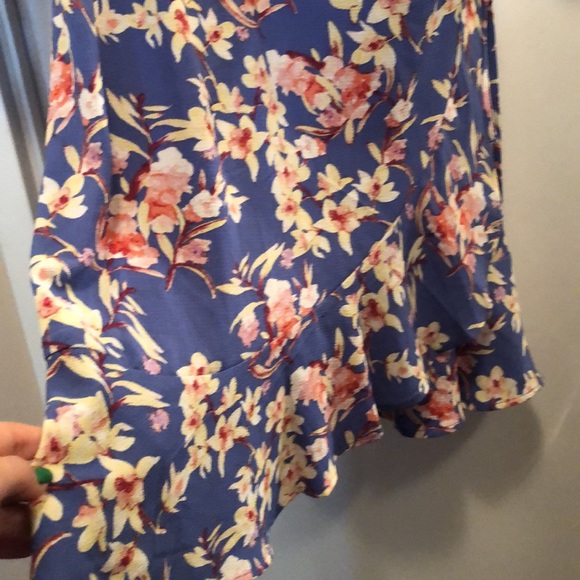 Beautiful dress. Size XL. Lavender main colour with flowers print. - Picture 7 of 10